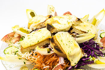 Salade à la raclette et au reblochon